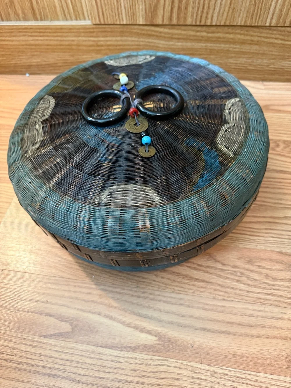ANTIQUE CHINESE HAND WOVEN BAMBOO BASKET W/LID & GLASS HANDLES,BEADS,COINS